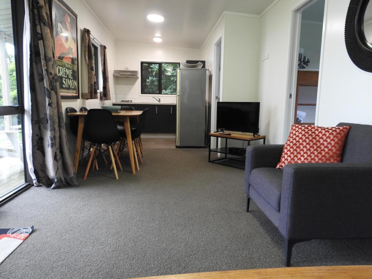 Oakura Beach Holiday Park Rom bilde